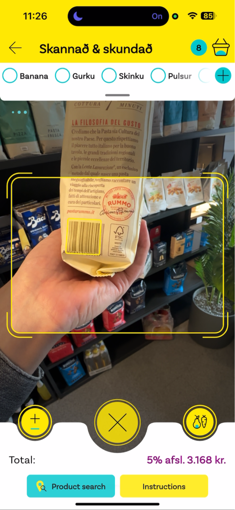The Scanbot Barcode Scanner SDK's viewfinder and AR overlay feature in the Krónan app